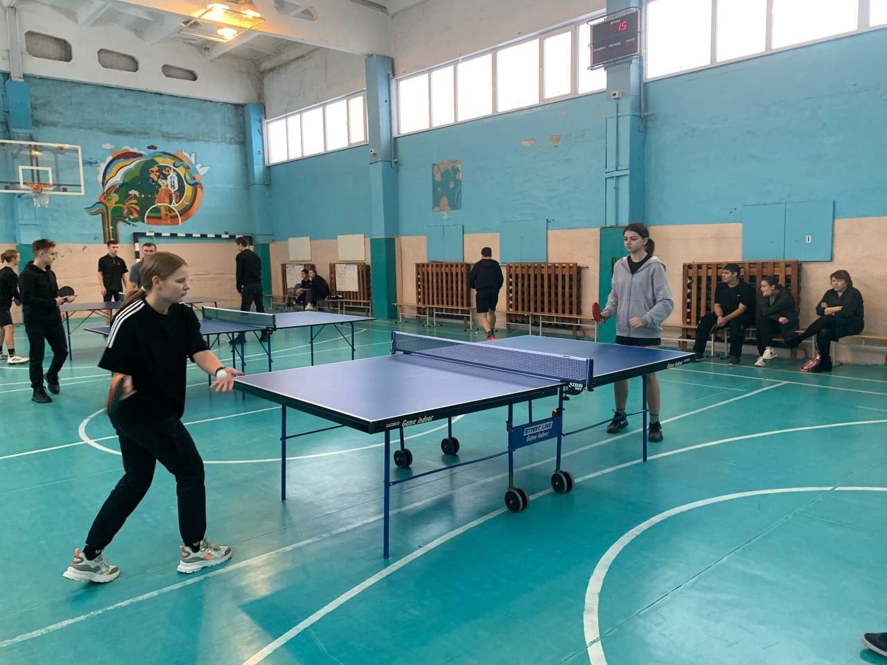 Соревнования по настольному теннису.