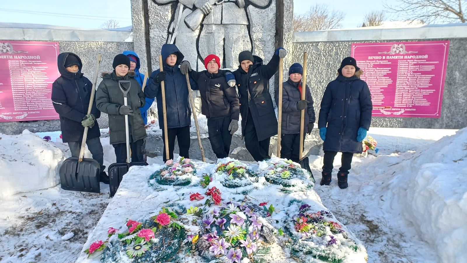 Дорога к обелиску.
