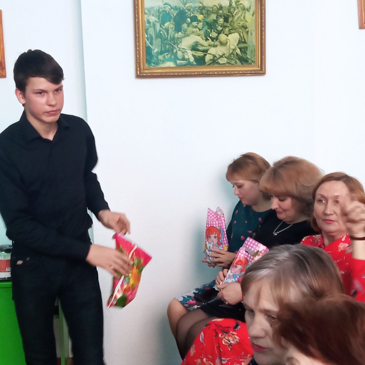 С праздником 8 матра!.